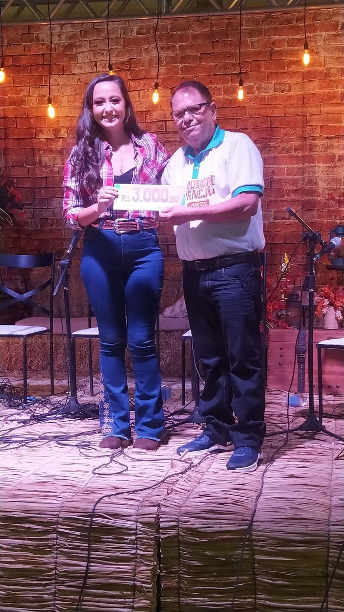 Juh Batista foi a grande vencedora do Festival de Música Sertaneja