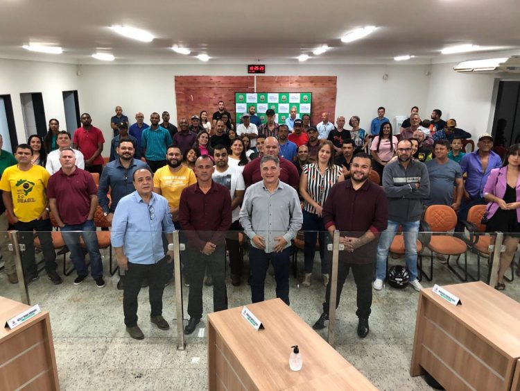 Deputado Coronel Sandro esteve visitando Mantena em encontro na sede da Câmara Municipal