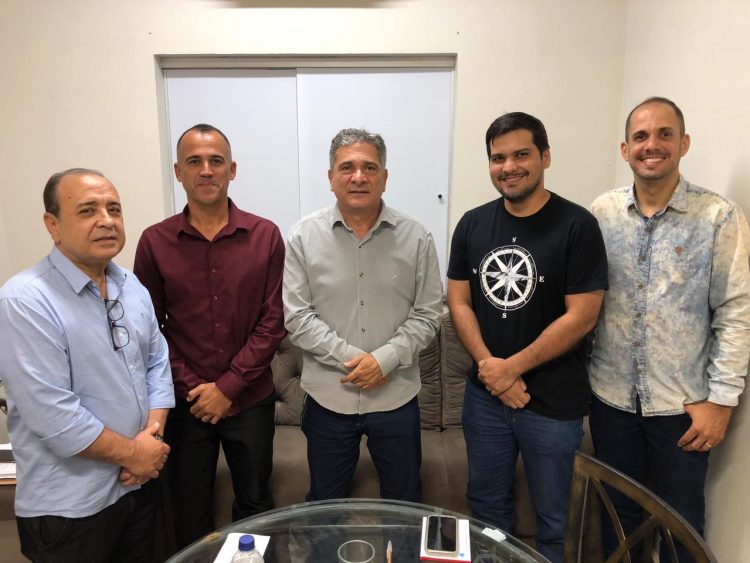 Deputado Coronel Sandro esteve visitando Mantena em encontro na sede da Câmara Municipal