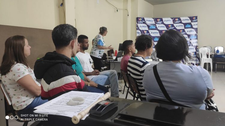 Curso de capacitação para garçom foi realizado através da prefeitura e Trilhas do Rio Doce