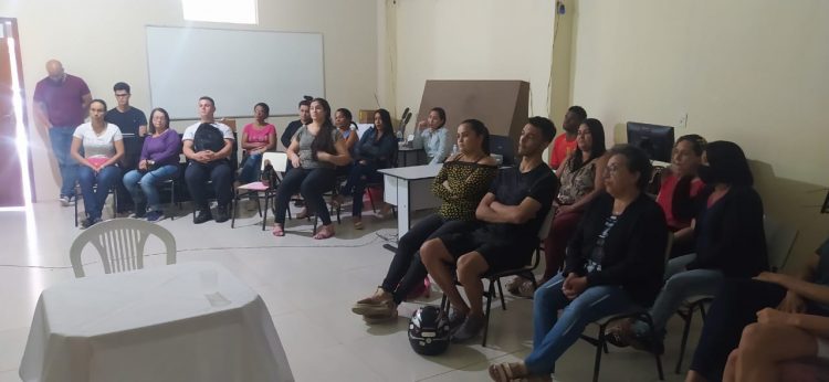 Curso de capacitação para garçom foi realizado através da prefeitura e Trilhas do Rio Doce